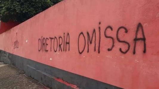 Vândalos picharam ao muro do Renatão, em Campina Grande