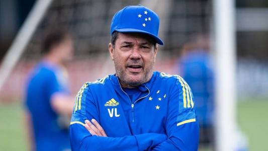 Vanderlei Luxemburgo em treinamento no Cruzeiro