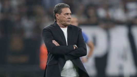 Vanderlei Luxemburgo escalou time diferente do Corinthians para jogo com Universitario