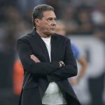 Luxemburgo define time reserva do Corinthians para jogo com Universitario; veja
