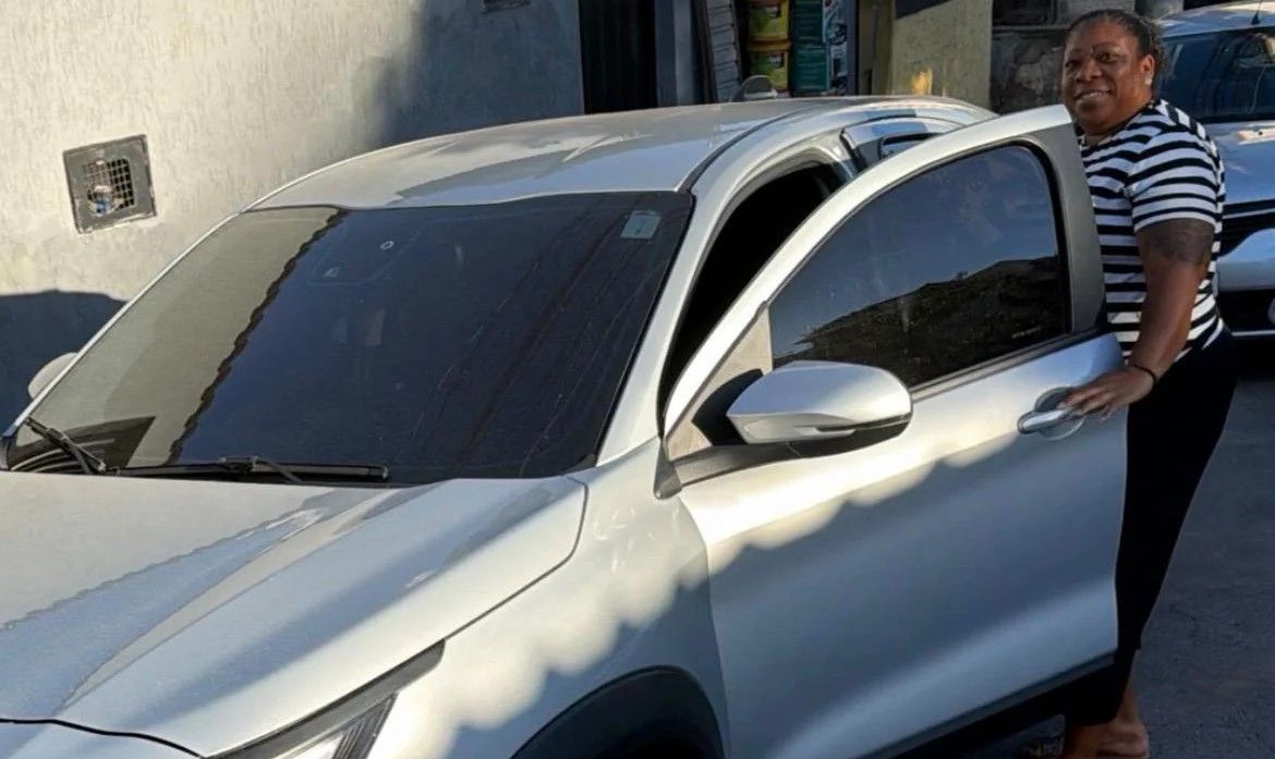 Jovem do Atlético presenteia mãe com carro avaliado em mais de R$ 100 mil