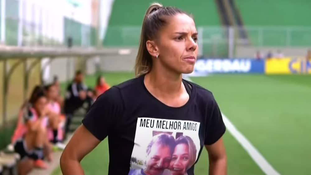 Técnica do Atlético usa camisa em homenagem ao pai na final do Mineiro Feminino