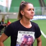 Técnica do Atlético usa camisa em homenagem ao pai na final do Mineiro Feminino