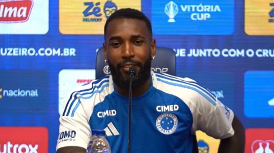 Gerson em apresentação como novo jogador do Cruzeiro para 2026