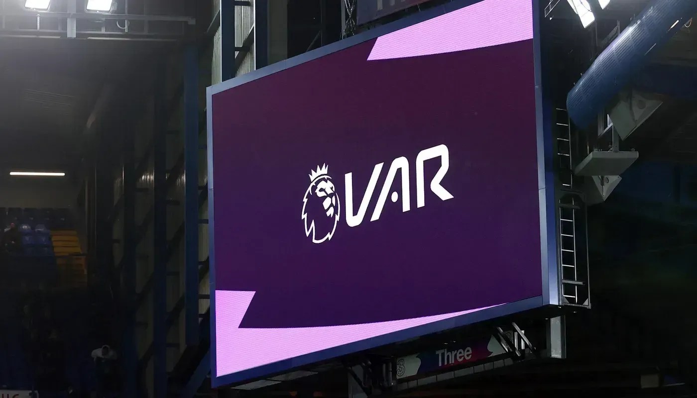 Premier League seguirá com VAR na próxima temporada após votação dos clubes