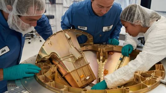 Varda Space Industries é primeira empresa a produzir medicamentos no Espaço