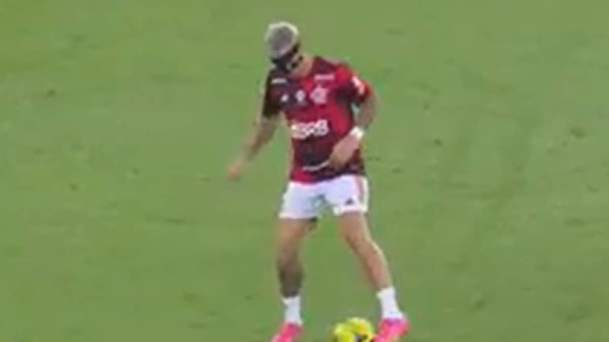 Flamengo: Com nariz fraturado por Gerson, Varela aparece de máscara antes da semi