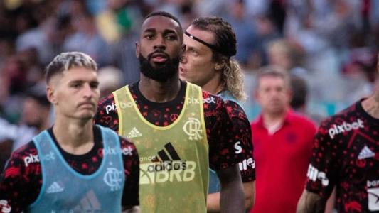 Varela, em primeiro plano, e Gerson, ao fundo, são companheiros de Flamengo
