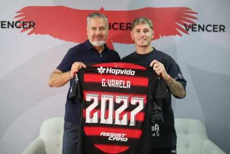 Varela e José Boto celebram renovação do contrato do lateral-direito até dezembro de 2027