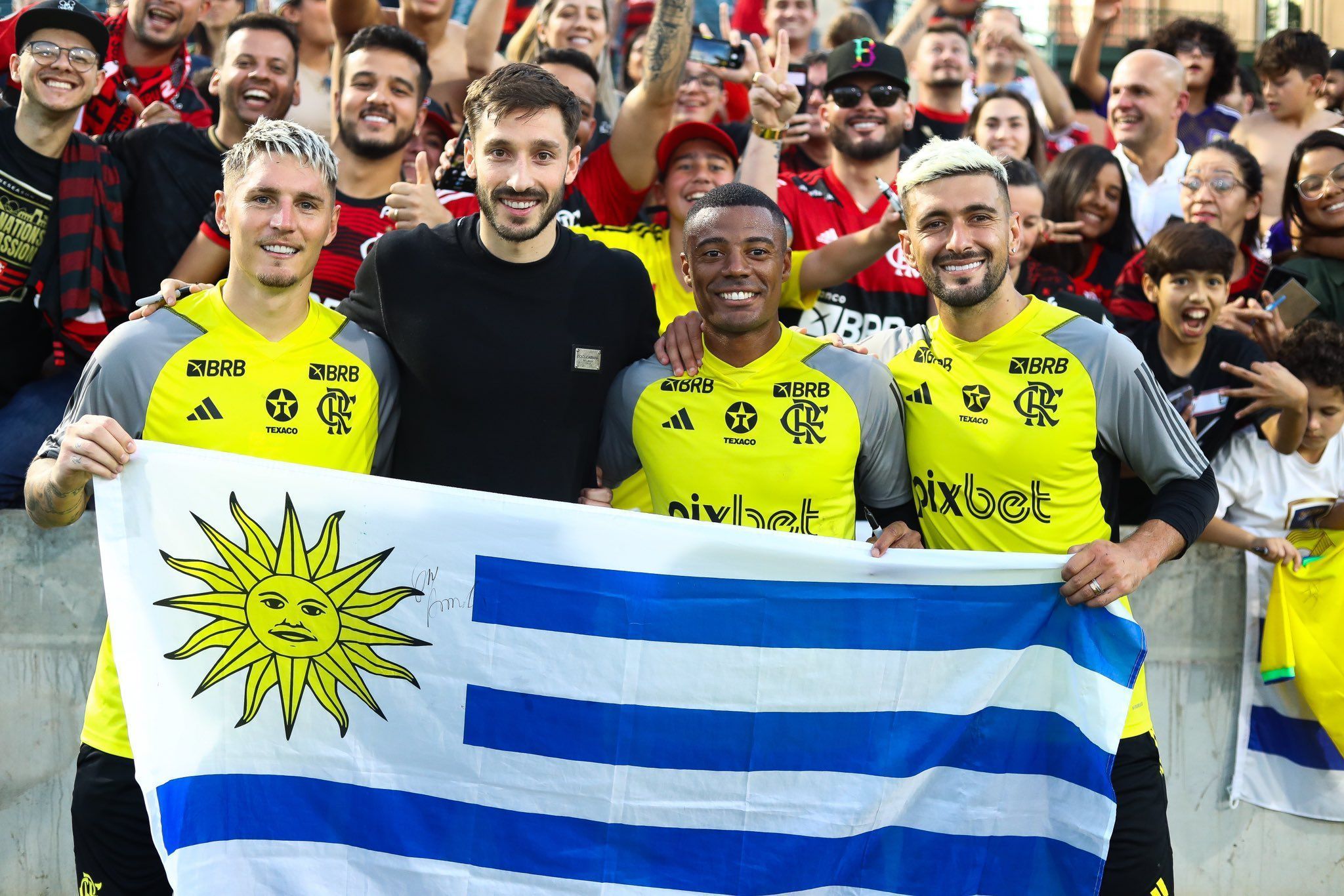 Varela detalha resenha com uruguaios e cita evolução com Tite no Flamengo