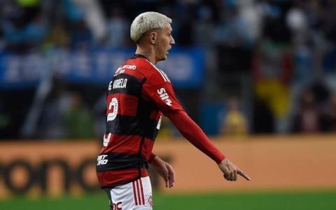 Varella é titular do Flamengo