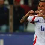 Vargas, do Atlético, é titular no Chile e marca em goleada sobre a Albânia