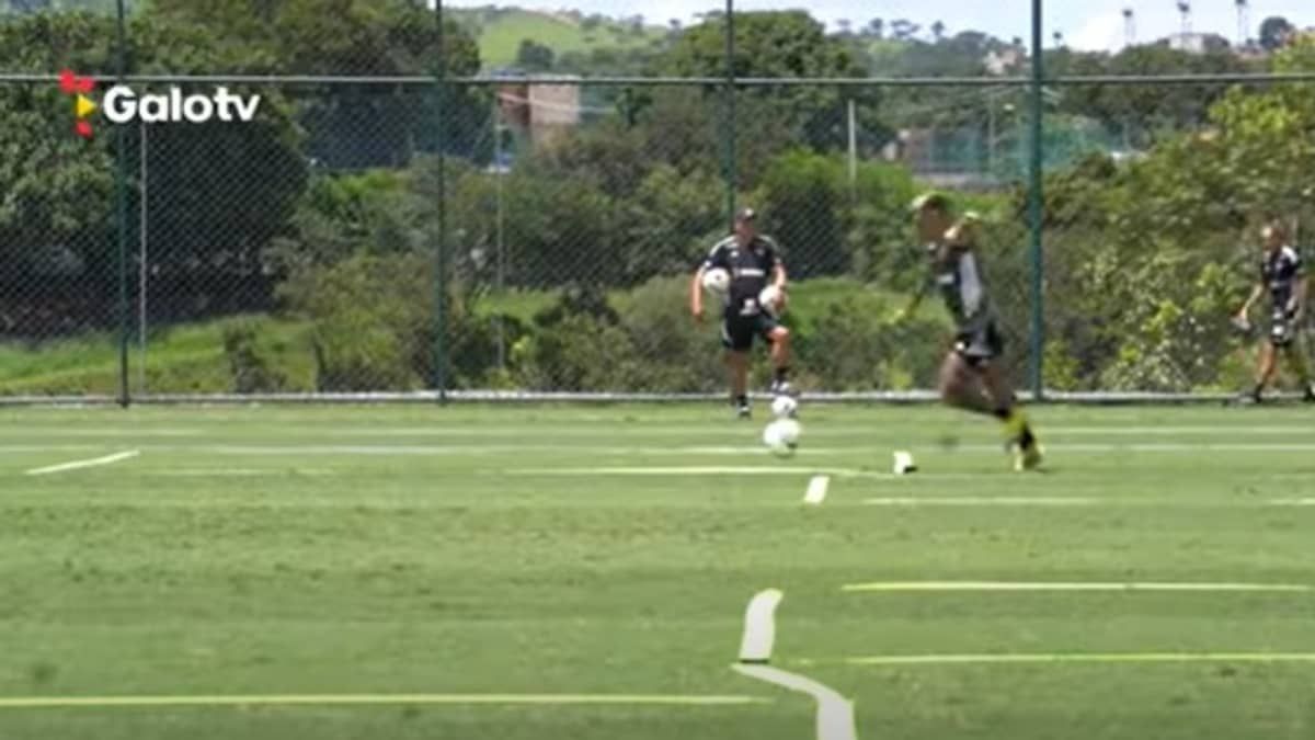 Atlético: Vargas e Hulk marcam golaços em treino do Galo; confira