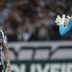 Vargas elege gol mais importante pelo Atlético e diz: 'estou feliz aqui e quero continuar'