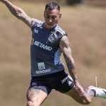 Vargas sofre 'lesão importante' no joelho e vira desfalque no Atlético