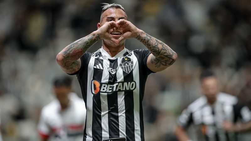 Atlético vence São Paulo, alivia pressão e sobe na tabela do Brasileiro