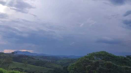 Várias cidades de Minas Gerais estão no alerta de chuva do Inmet