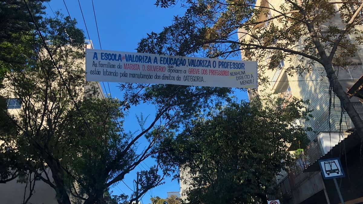 Greve dos professores de BH: pais e estudantes se mobilizam para apoiar categoria no TRT