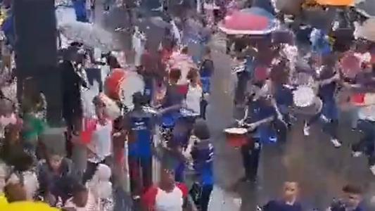 Várias pessoas começaram a correr após ouvirem os disparos