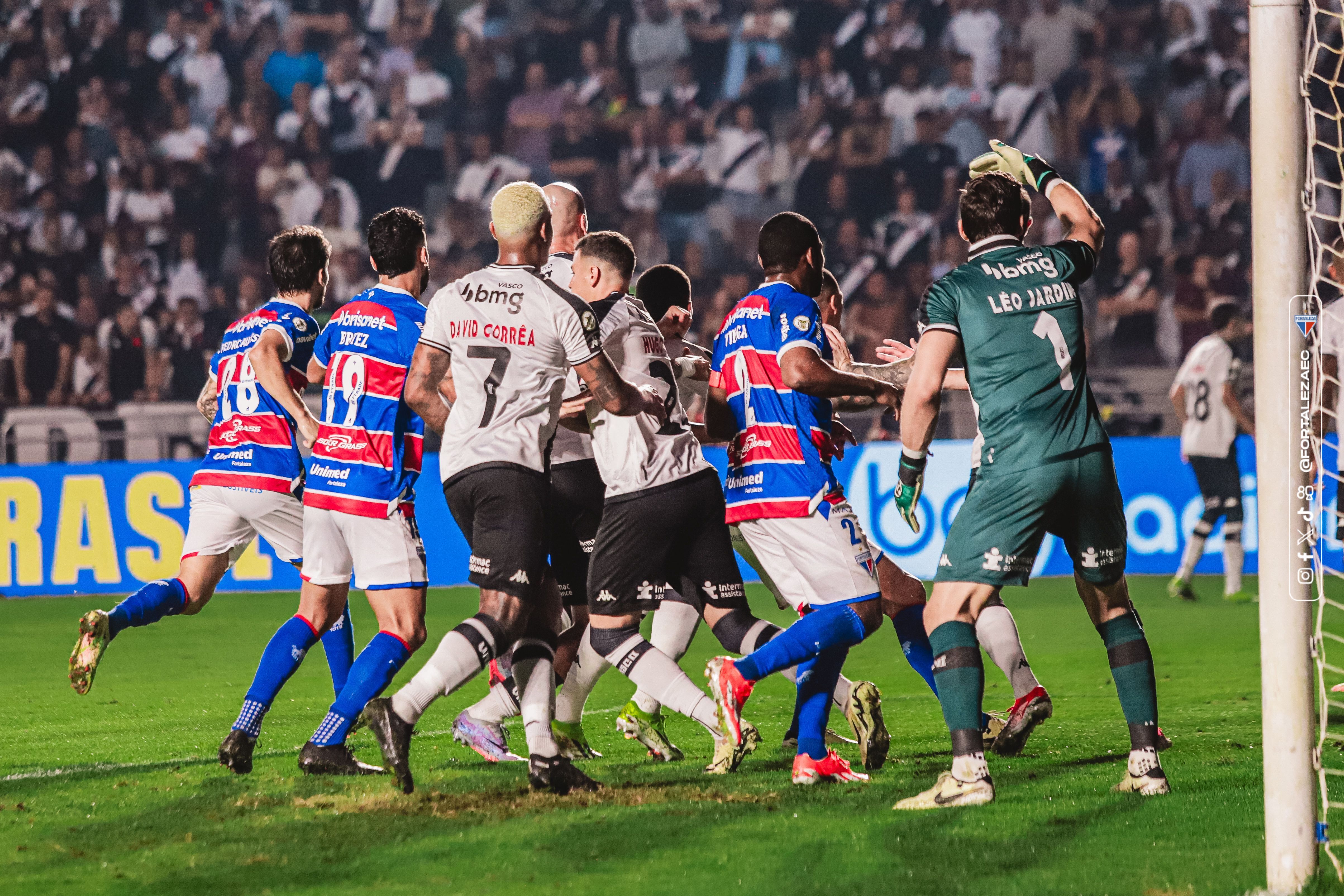 Capitão do Fortaleza critica 'VAR rápido' em derrota para o Vasco no Brasileiro