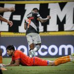 Vasco perde muitas chances, mas vence o Audax em Manaus, pelo Carioca