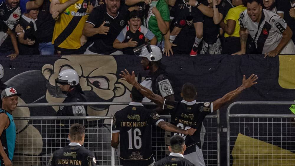 Vasco vence Botafogo, coloca o Cruzeiro no Z4, e complica o líder do Brasileiro