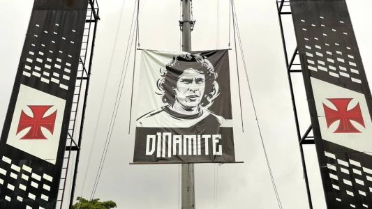 Vasco cedeu espaço no gramado de São Januário para velar Roberto Dinamite