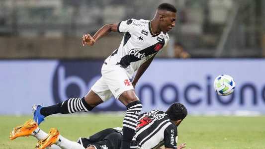 Vasco da Gama, do zagueiro Leo, venceu o Atético por 2 a 1 neste sábado