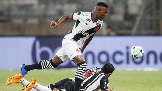 Vasco da Gama, do zagueiro Leo, venceu o Atético por 2 a 1 neste sábado