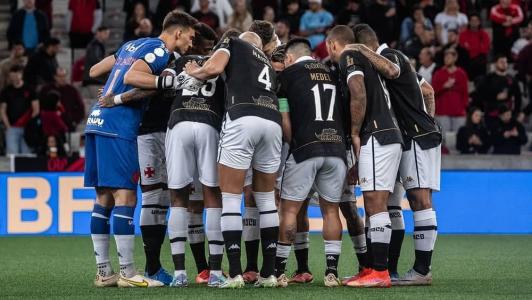 Vasco tem apenas um ponto a mais que o Bahia; time terá confronto direto contra o Corinthians