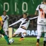 Vasco é quem mais precisa finalizar para marcar gol no Brasileirão; veja ranking