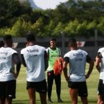 Vasco prioriza a chegada de um primeiro volante na janela