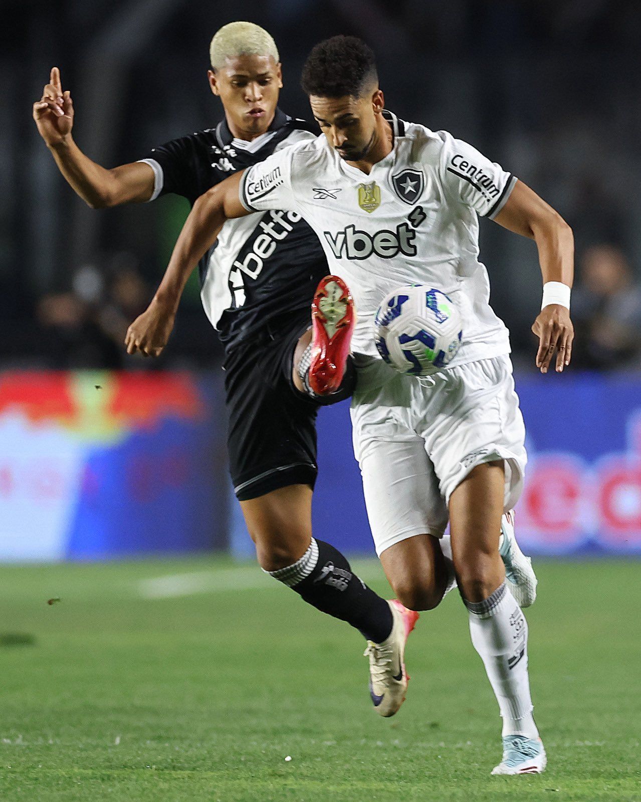 Vasco e Botafogo empatam no primeiro duelo das quartas da Copa do Brasil