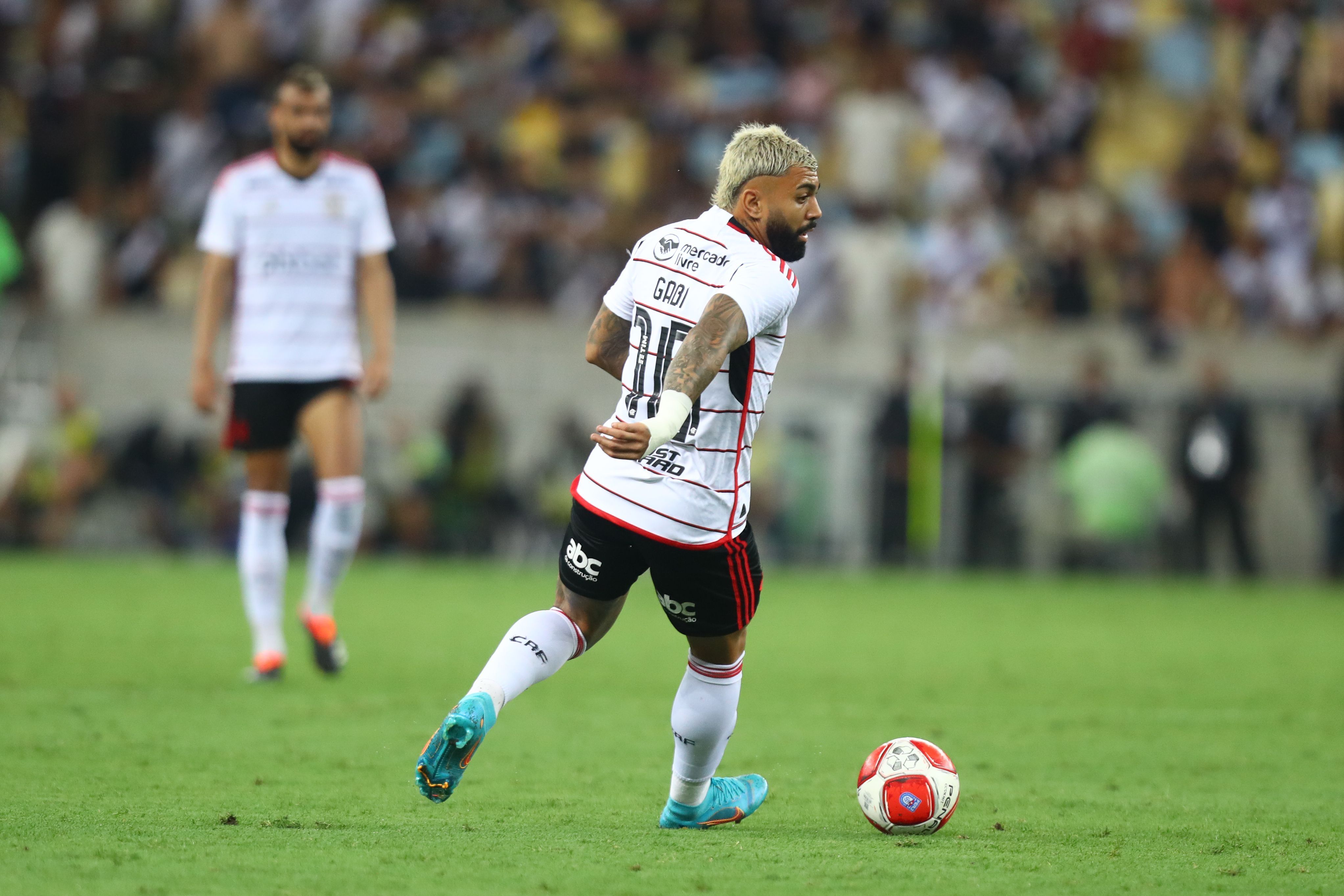 Lenda do futebol sai em defesa de Gabigol após pênalti perdido: 'Não se escondeu'