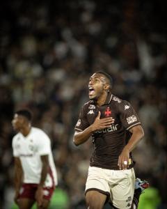 Rayan teve atuação espetacular na vitória do Vasco sobre o Fluminense