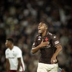 Com Rayan iluminado e erro de Fábio, Vasco derrota o Fluminense pelo Brasileiro