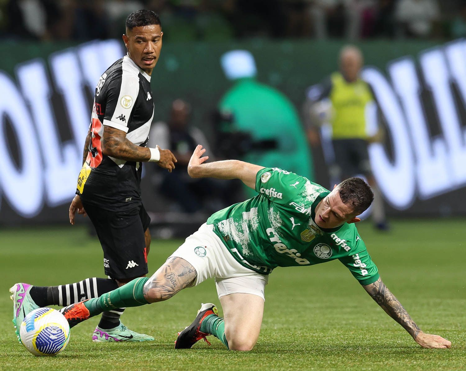Em ótima fase, Vasco e Palmeiras duelam em campo neutro no Brasileirão