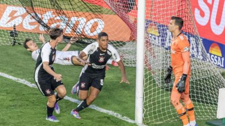 Gui Negão comemora gol do Corinthians em vitória sobre o Vasco no Brasileirão de 2025