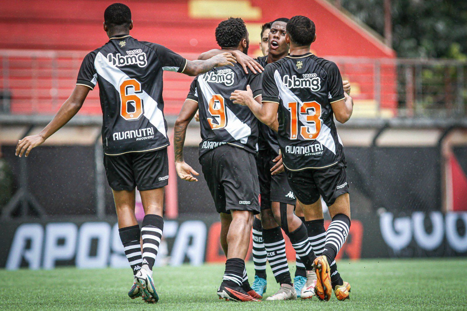 Vasco vence a primeira na Copinha e segue vivo na luta pela classificação