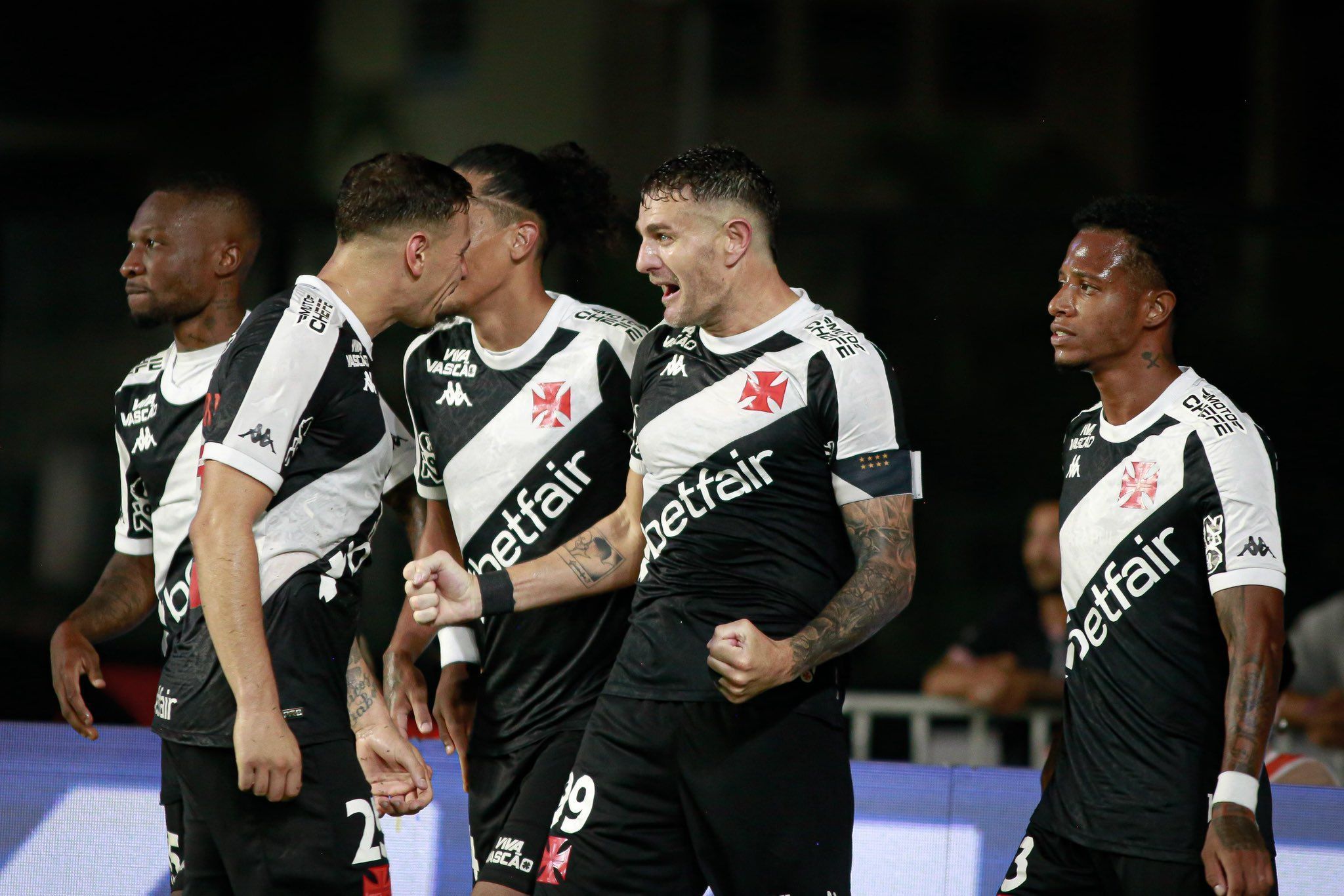 Decisivo, Vegetti valoriza vitória do Vasco e rasga elogios a ex-Cruzeiro