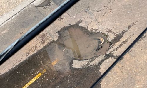 Flagrante do vazamento de esgoto no Bairro São Pedro em Juiz de Fora