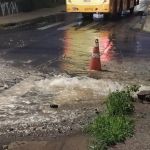 Vazamento de água no bairro Mangabeiras deixa moradores sem água
