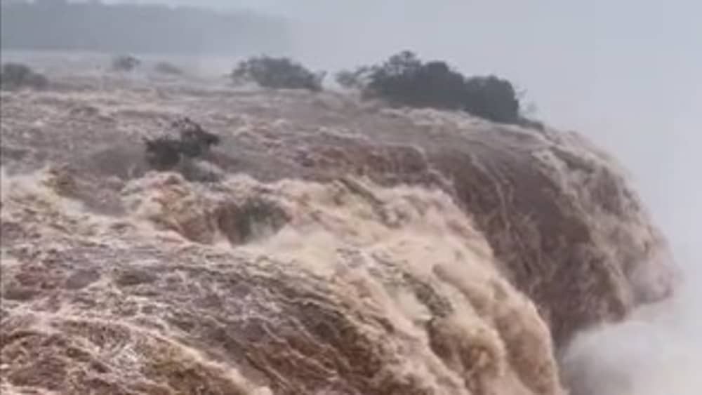Vídeo: Cataratas do Iguaçu registram vazão histórica com 24 milhões de litros de água por segundo 