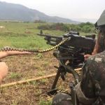 Metralhadoras furtadas do Exército foram oferecidas por R$ 180 mil cada para facção no Rio