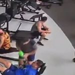 Aparelho de musculação cai na cabeça de homem em academia do Ceará; vídeo