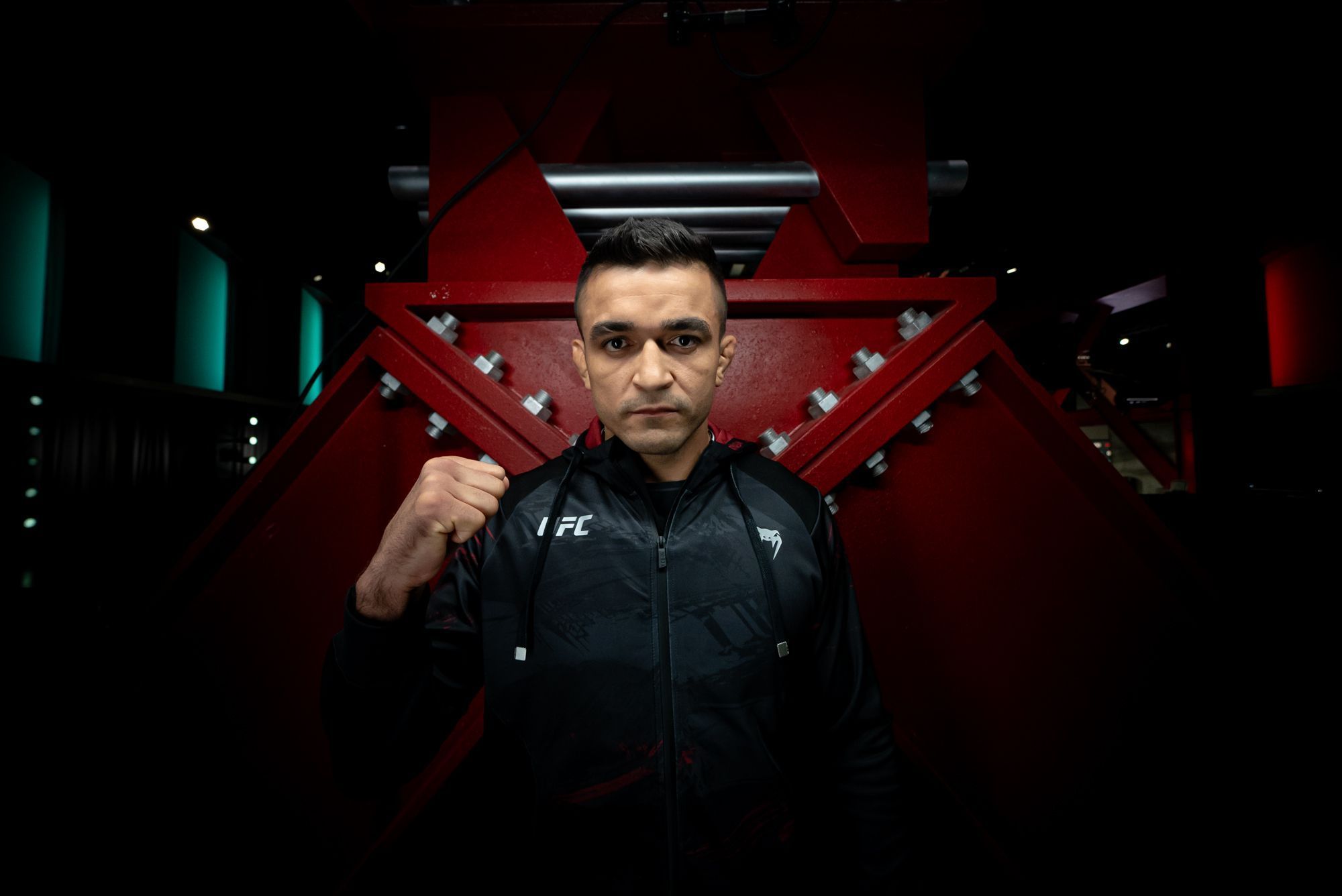 Lutador mineiro mira voltar ao top 15 no ranking da categoria no UFC