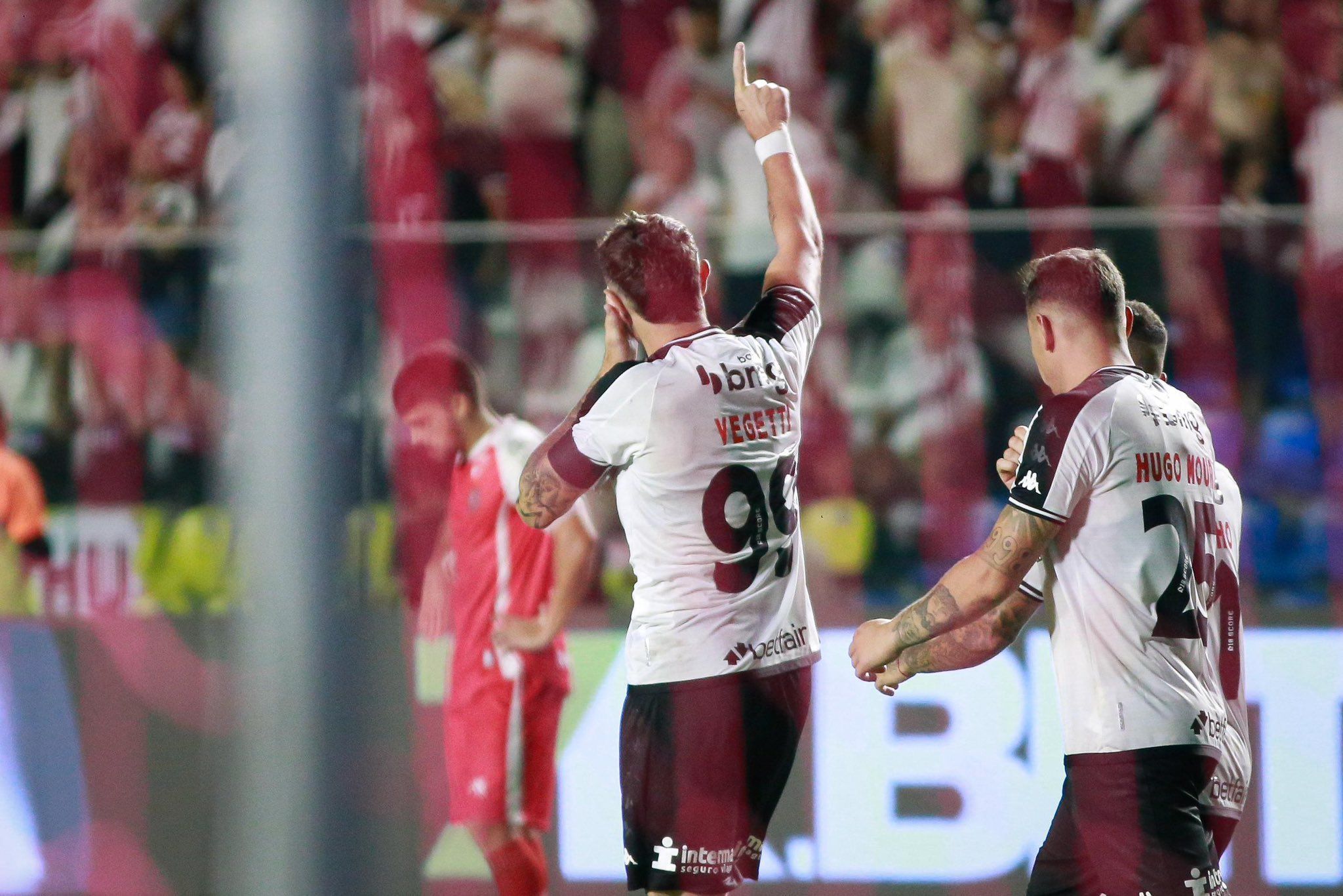 Vasco goleia o União Rondonópolis-MT e avança na Copa do Brasil