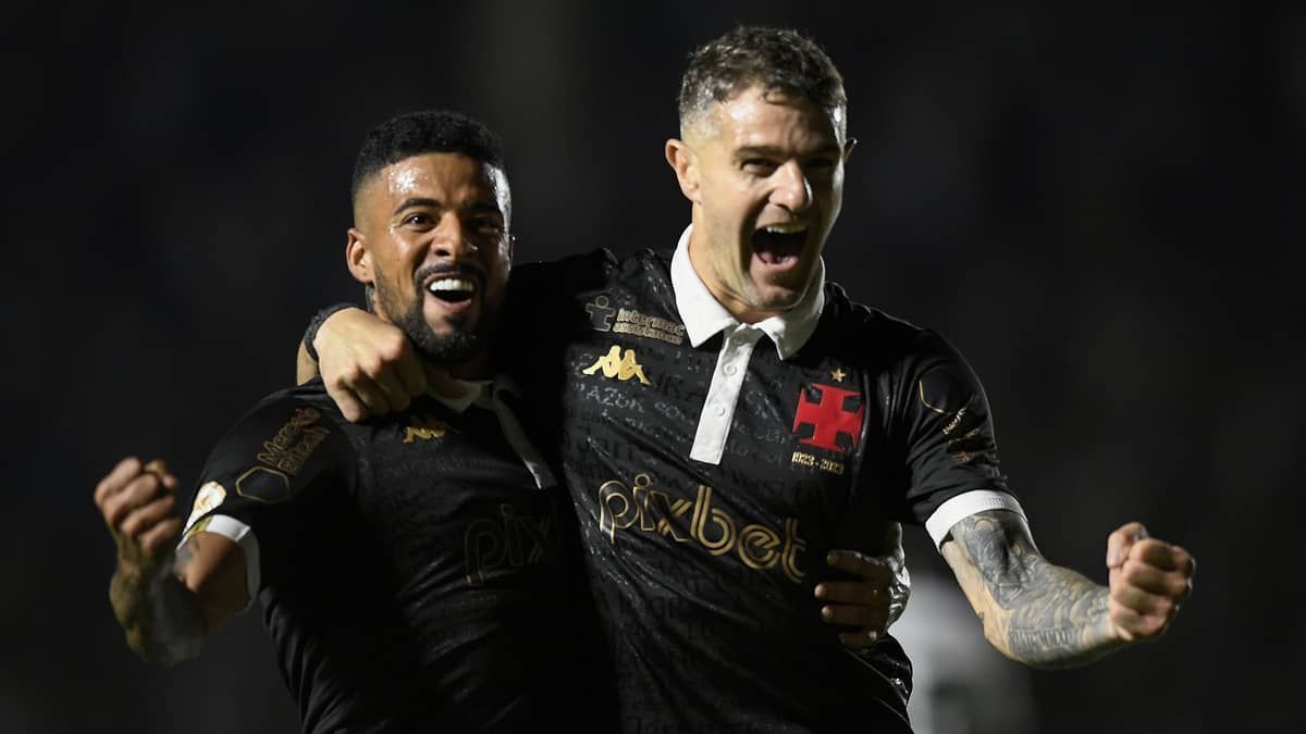 Vasco atropela o Coritiba e fica perto de deixar o Z4 do Campeonato Brasileiro