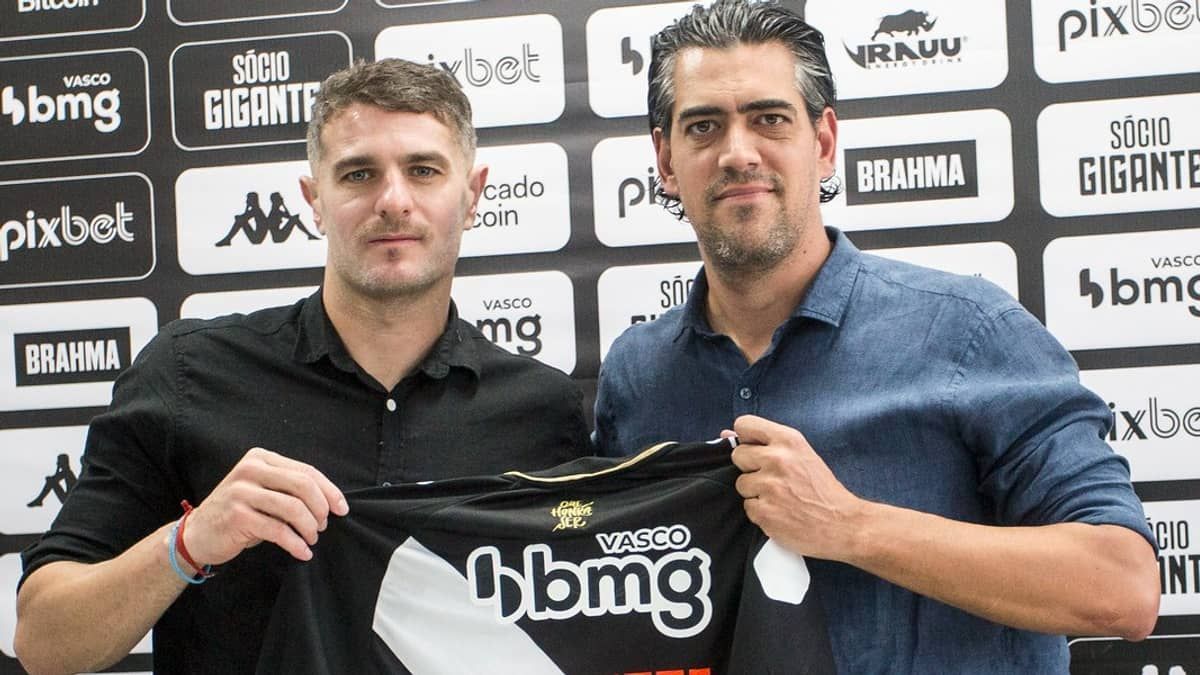 Vasco apresenta artilheiro do Campeonato Argentino como reforço