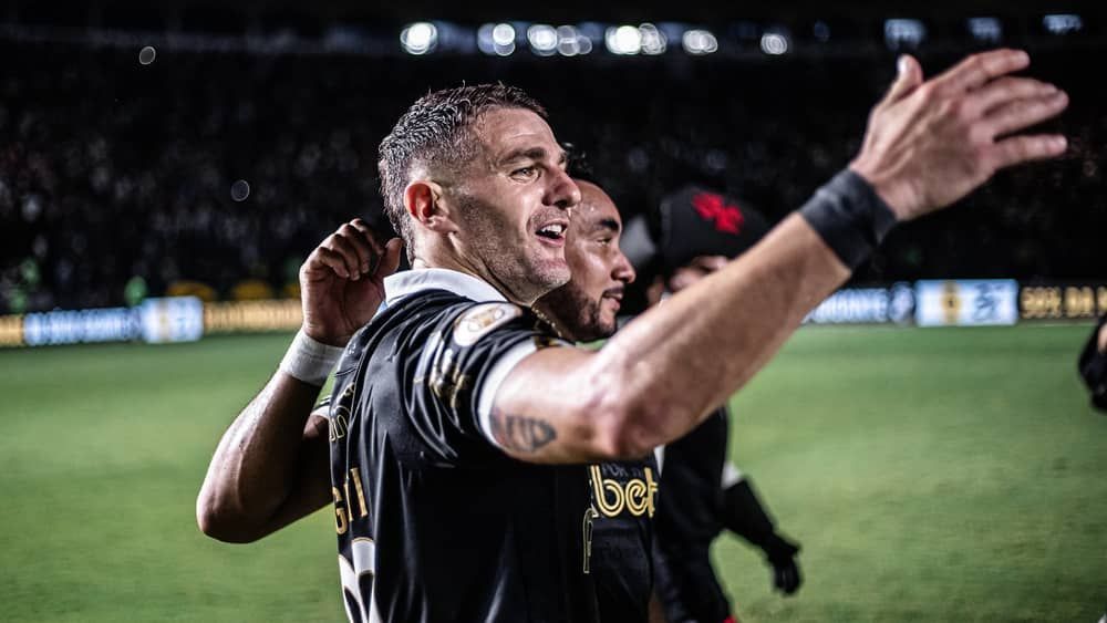Artilheiro do Vasco é denunciado pelo STJD e pode ser desfalque contra Cruzeiro